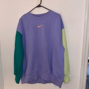 2 Nike Crew Neck Swearshirts